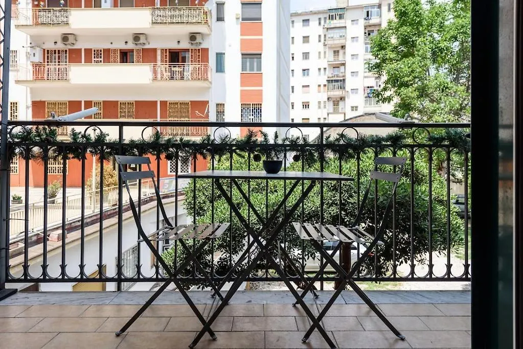 Napoli Central Green Suite With Garden View