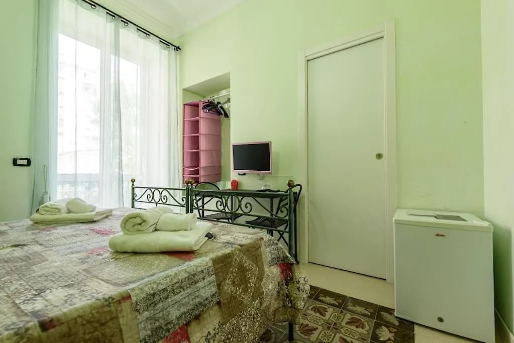 Napoli Central Green Suite With Garden View Неаполь