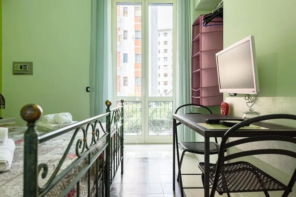 Napoli Central Green Suite With Garden View Италия