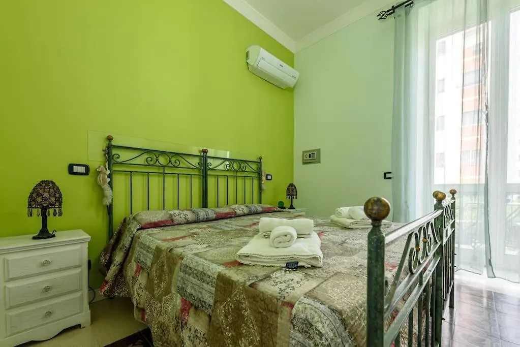 Napoli Central Green Suite With Garden View 0*, Неаполь