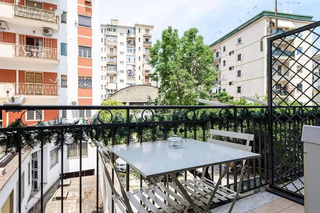 Apartment Napoli Central Green Suite With Garden View Italy